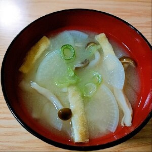 大根・しめじ・きざみあげのお味噌汁♪